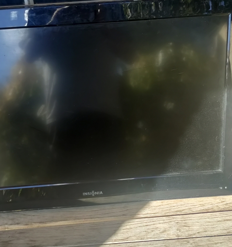 32" insignia TV no remote